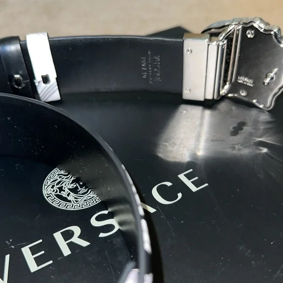 Reversible Versace belt - Picture 2 of 5